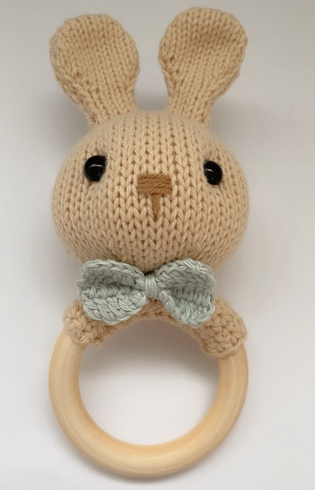 SONAJERO CONEJO BEIGE CORBATA VERDE CLARO